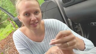 Troia ucraina pompa un cazzone italiano in macchina