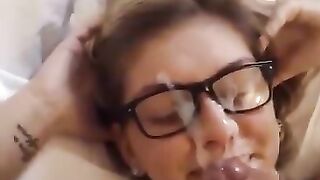 Sborro in faccia ad una mia amica