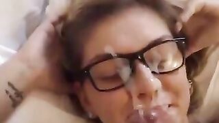 Sborro in faccia ad una mia amica