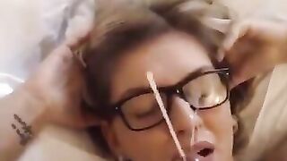 Sborro in faccia ad una mia amica