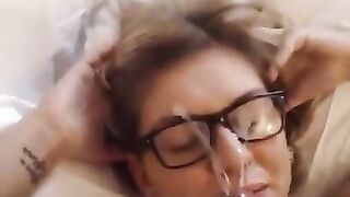 Sborro in faccia ad una mia amica