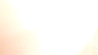 Sborro anche con una bella carota in culo