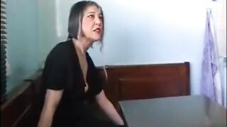 La porcona matura e l'idraulico