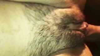 Ragazzina ciuccia il cazzo e si fa sborrare dentro la fica