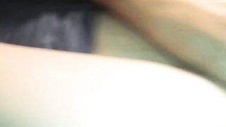 Ragazzina ciuccia il cazzo e si fa sborrare dentro la fica