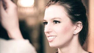 Julia cavalca il suo ragazzo