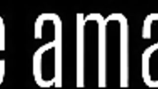 La MILF si masturba per tutti noi