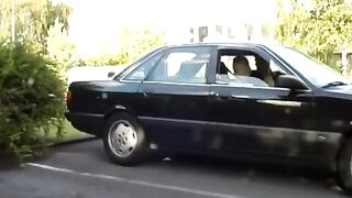 Puttanella trombata in pubblico