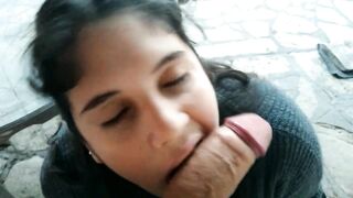 18enne in carne succhia il cazzo e mostra le tettone