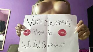 18enne in carne succhia il cazzo e mostra le tettone