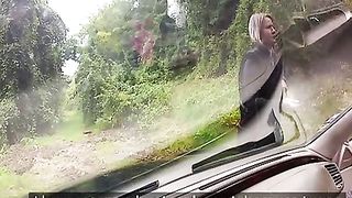 Pompino amatoriale da una bionda