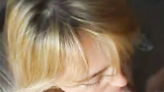 Mogli amatoriali ingoiano sperma