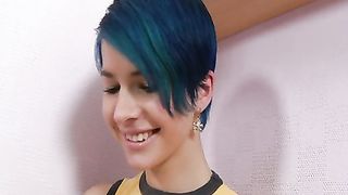 Anteprima del video: Punk girl scopata nella sua cameretta