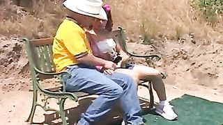 Teen violentata su una panchina