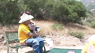 Teen violentata su una panchina