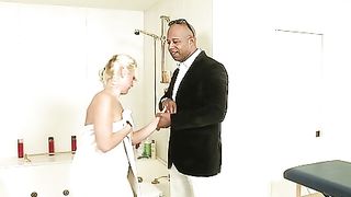 Teen bianca scopata da Shane Diesel