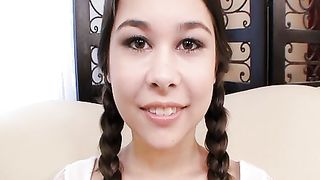 Anteprima del video: Kira Sinn prende la sborra in faccia