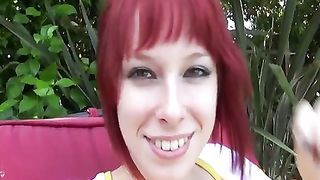 Anteprima del video: Teen molto calda dai capelli rossi