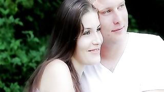 Anteprima del video: Sesso romantico outdoor