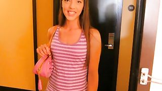 Anteprima del video: Bella scopata per una fresca teen