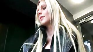 Bionda girl ceca presa e scopata