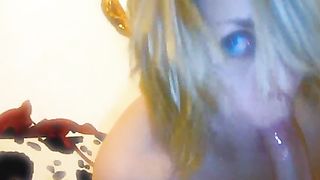 Italiana bionda e procace