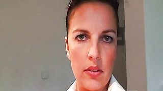 Nurse bruna sega un cazzo per farlo sborrare