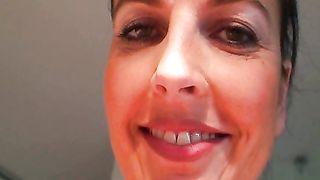 Nurse bruna sega un cazzo per farlo sborrare