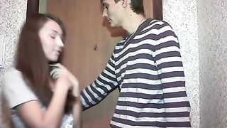 Anteprima del video: Coppia teen dilettante scopa in casa