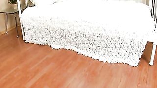 Anteprima del video: Inizia la sua amica al sesso lesbo