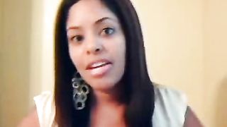 Dilettante carina si scopa due neri