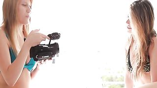 Anteprima del video: Due girl amano condividere un caldo cazzo