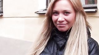 Anteprima del video: Ragazza ucraina succhia cazzi