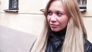 Ragazza ucraina succhia cazzi