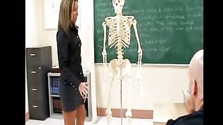 Anteprima del video: La sua prima sex teacher