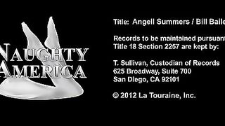 Anteprima del video: Angell Summers procace pornostar bruna