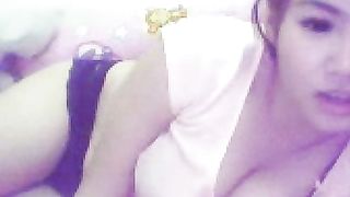 Thai Michelle si masturba