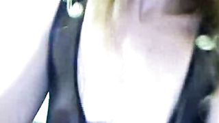 Anteprima del video: Il pizza boy le fa un tatuaggio sul culo