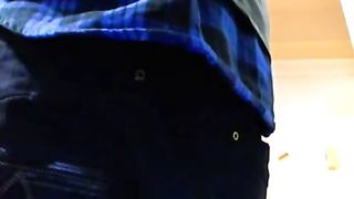 Il pizza boy le fa un tatuaggio sul culo