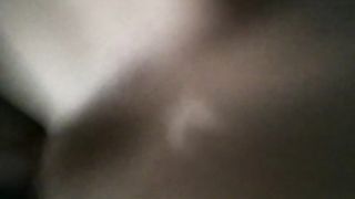 Moglie bionda che mangia sborra