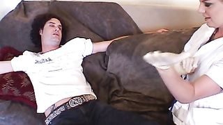 Infermiera maggiorata succhia sperma