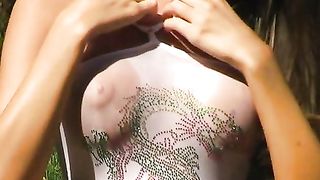 Teen bionda tettona in bikini osé