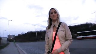 Bionda amatoriale sesso outdoor in POV