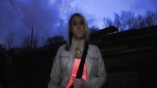 Bionda amatoriale sesso outdoor in POV