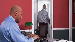 Anteprima del video: Sesso in ufficio con Emily Parker