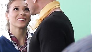 Anteprima del video: Callie Calypso è una teen troia