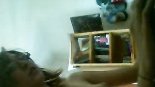 Troietta si fa due soldi sulle cam