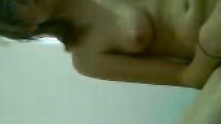 Troietta si fa due soldi sulle cam