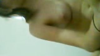 Troietta si fa due soldi sulle cam