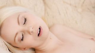 Profondo orgasmo di bionda amatoriale